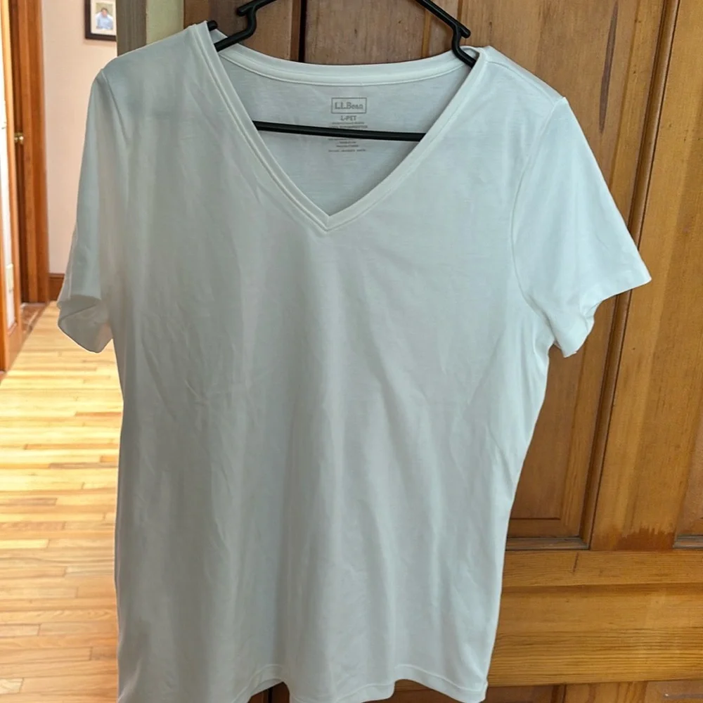 NWOT L.L. Bean 100% Supima cotton V-neck short sleeve T-shirt, size L White - Picture 3 of 10